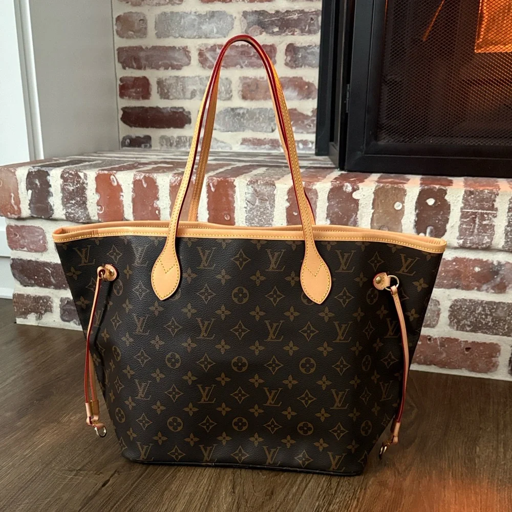 Purse - Picture 1 of 12